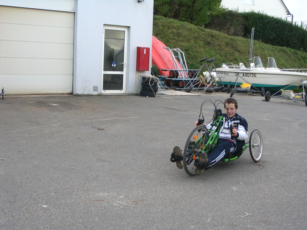 http://niec.chez-alice.fr/cjc/handbike.10.07/01.jpg